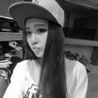 女生头像黑白戴帽子