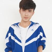 校园帅哥照片穿校服
