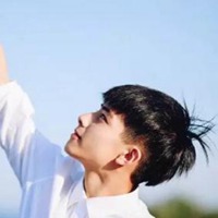 校园帅哥照片穿校服