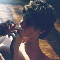 头像女生简单气质欧美