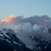 云南梅里雪山风景图片 在高山之上有火烧云