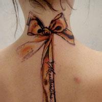 微信头像脖子上有图案 脖子上有吻痕的头像