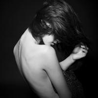 妖媚黑白女生头像 微信头像女生伤感黑白