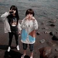 微信头像姐妹2人黑白抽烟 微信黑白抽烟头像