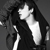 黑白男生微信欧美头像_旧朋友早已被回忆撕裂