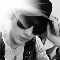 黑白的帅气的男生头像