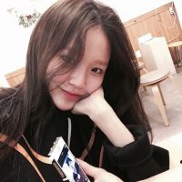 长发飘飘的女生唯美头像