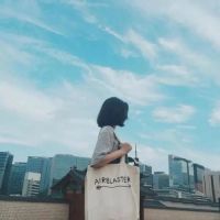 时尚个性女生微信头像 嘴里喊着想自由 