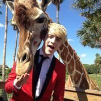 微信呆萌男生欧美头像 欧美男生帅气萌头像