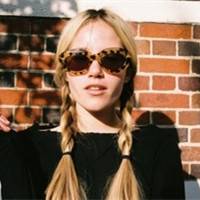 长发女生复古麻花辫头像