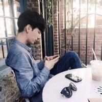 让人心疼的忧郁系男生头像 陌上花开风景如画