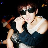 微信头像戴墨镜男生明星 微信男生戴墨镜头像
