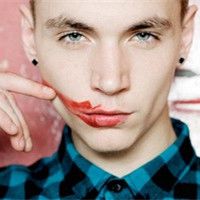 生活不过一杯酒醉完了 还有路要走 生活不过一杯酒醉完了 还有路要走