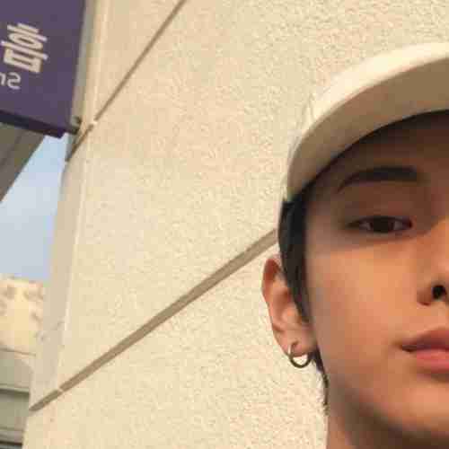 时尚帅哥微信图片头像 灯火阑珊处为什么会哭