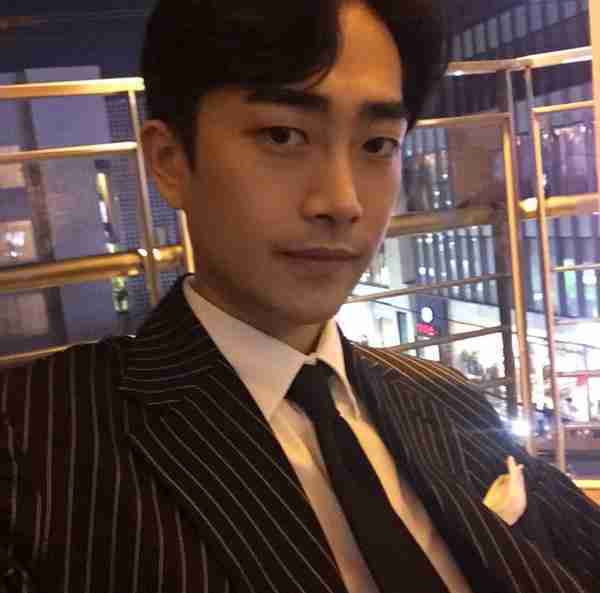 帅气男生微信高清图片头像 什么都说的太简单