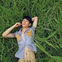 微信头像坐在草地 女生坐在地上微信头像 微信头像坐在草地 女生坐在地上微信头像