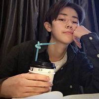 个性清新的帅气男生头像