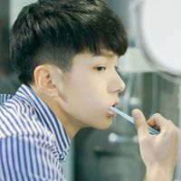 帅气清新的男生的微信头像