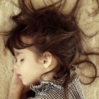 呆萌的安静小孩头像