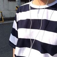 男生个性的半身微信头像