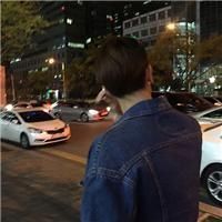 男生个性背影的微信头像