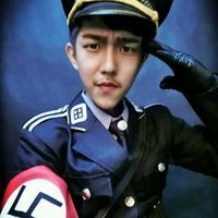 个性搞怪的男生的简单头像