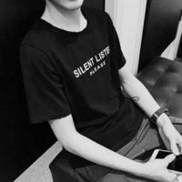 黑白简约的男生微信头像