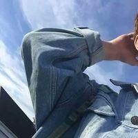 简约的男生手部微信头像