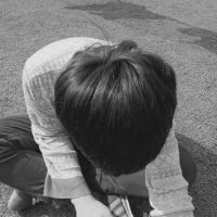 灰色的简约微信男生头像