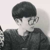 简单帅气黑白微信男生头像