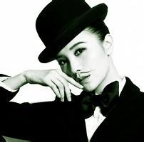 微信女戴眼镜生头像 微信头像戴眼镜的男生