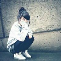 头像蹲着图片 蹲着的男生头像