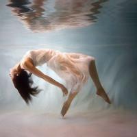 沉入深海的头像深蓝色 深蓝色头像