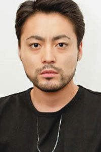 山田孝之半身半身情侣头像 山田孝之微信三人情