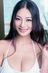 王李丹用过的微信头像 王李丹微信系鞋带的情侣