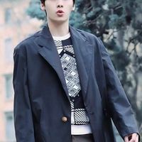 个性帅气的男生半身头像