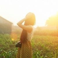 女生阳光背影微信头像 阳光下女生背影头像