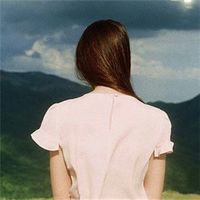 简约的欧美女生背影的头像