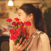 一朝春去红颜老 花落人亡两不知手捧鲜花头像