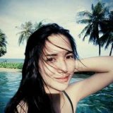 坐地靠墙伤感头像女生 忍不住化身一条固执的鱼