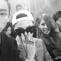 黑白的个性时尚女生微信头像