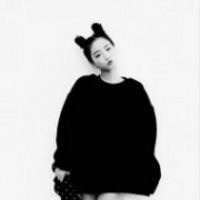 个性简单的黑白女生头像