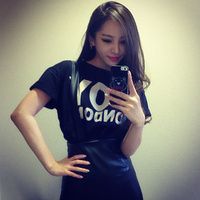 简约自拍的女生微信头像