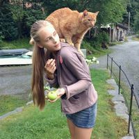 可爱的欧美女生最新的微信头像