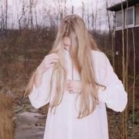 简单的个性女生半身头像 简单的个性女生半身头像