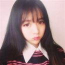 剪刀手嘟嘟嘴女生头像 可以不嫁 但不可以不爱。