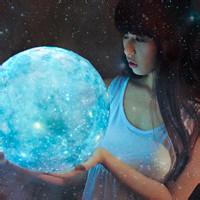 捧星球女生头像 女生捧玫瑰头像