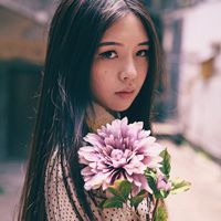 花朵女生