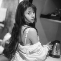 女生黑白性感的清新头像