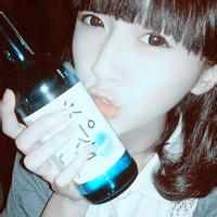 女生拿锐欧酒瓶头像 拿酒瓶的女生头像